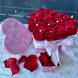Aubrey Medium Heart Box - Preserved Roses